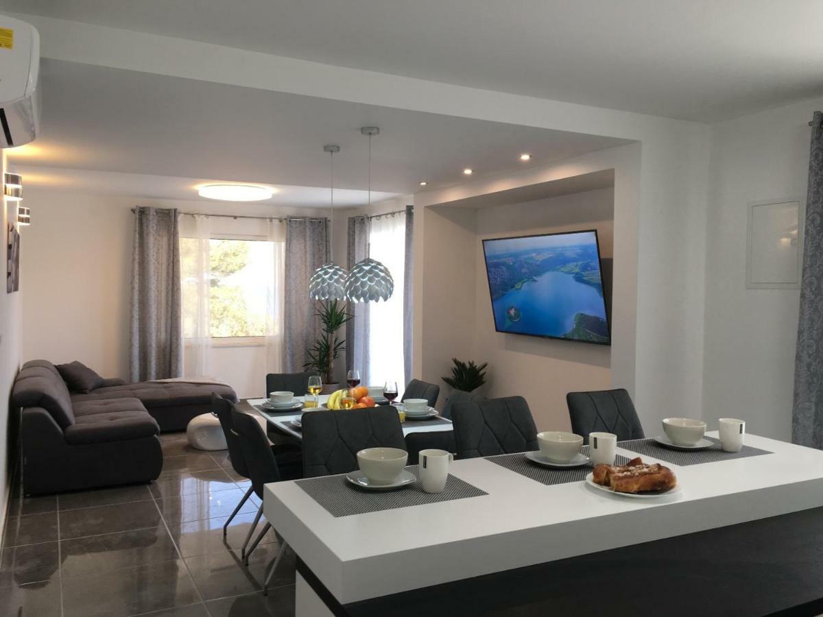 Holiday Hvar Vrbanj Экстерьер фото